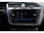 Volkswagen Tiguan 2.0 TSI 4Motion Highline *PANORAMADAK* 180pk Camera/Navi/Head-up Display '20 Inch Velgen