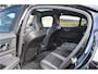Volvo S60 2.0 T5 251PK R-Design Pano | Harman Kardon | Elektr trekhaak | Stoelverwarming + achter + stuur | Pilot Assist | Leer | Headup | Dodehoeksensor | Bochtverlichting