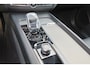 Volvo XC60 T8 Recharge AWD Ultra Black Edition - Luchtvering - B&W Audio - Panorama/schuifdak - IntelliSafe Assist & Surround - 360º Camera - Adaptieve LED koplampen - Verwarmde voorstoelen, stuur & achterbank - Parkeersensoren voor & achter - Elektr. bedienb. voorstoelen met geheugen - Head up display - Draadloze tel. lader - Extra getint glas - Elektr. inklapbare trekhaak - 21' LMV