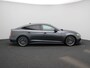 Audi A5 Sportback 35 TFSI S edition Competition | Navigatie | Apple Carplay / Android Auto | Climate Control | Cruise Control | Sfeerverlichting | Virtual Cockpit | Elektrische Achterklep | DAB | Half-Leder | LED | Lichtmetalen Velgen |