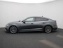 Audi A5 Sportback 35 TFSI S edition Competition | Navigatie | Apple Carplay / Android Auto | Climate Control | Cruise Control | Sfeerverlichting | Virtual Cockpit | Elektrische Achterklep | DAB | Half-Leder | LED | Lichtmetalen Velgen |