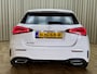 Mercedes-Benz A-klasse 250 *AMG* Leder/Alcantara / 225PK / Camera / Full LED / Cruise / Navigatie / 18'' LMV