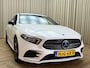 Mercedes-Benz A-klasse 250 *AMG* Leder/Alcantara / 225PK / Camera / Full LED / Cruise / Navigatie / 18'' LMV