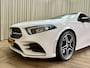 Mercedes-Benz A-klasse 250 *AMG* Leder/Alcantara / 225PK / Camera / Full LED / Cruise / Navigatie / 18'' LMV