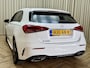 Mercedes-Benz A-klasse 250 *AMG* Leder/Alcantara / 225PK / Camera / Full LED / Cruise / Navigatie / 18'' LMV