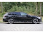 BMW 5-Serie Touring 540d xDrive M-sport | Pano | HUD | Bowers & Wilkins | Keyless | 21" | Iconic Glow | 360 | Standkachel | Adap Cruise | Veganza Zwart interieur | etc.