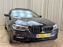 BMW 5-Serie Touring 520i *Panodak* Sportline / Head-Up / Keyless / Adapt. Cruise / Elek. Trekhaak / Stuur-/Stoelverw. / 360 Camera / Navigatie / 18'' LMV