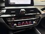 BMW 5-Serie Touring 520i *Panodak* Sportline / Head-Up / Keyless / Adapt. Cruise / Elek. Trekhaak / Stuur-/Stoelverw. / 360 Camera / Navigatie / 18'' LMV