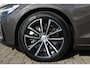 Volvo V60 T6 Automaat Plug-in hybrid AWD Plus Dark | Trekhaak | BLIS | Visual Park Assist | Open Grid | Voorruitverwarming | Stoelverwarming voor en achter | Preconditioning | Elektrisch verstelbare voorstoelen met geheugen | Harman Kardon | Pilot Assist | 18 Inch | Google Maps | Google Assistant