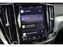 Volvo V60 T6 Automaat Plug-in hybrid AWD Plus Dark | Trekhaak | Visual Park Assist | Open Grid | Voorruitverwarming | Stoelverwarming voor en achter | Preconditioning | Elektrisch verstelbare voorstoelen met geheugen | Harman Kardon | Pilot Assist | 18 Inch | Blis | Google Maps | Google Assistant