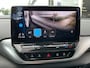 Volkswagen ID.4 Life 77 kWh / WARMTEPOMP/ PARK. SENSOREN/ APP CONNECT/ STOELVERWARM./ GETINT GLAS/ 19" LMV