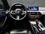 BMW 5-Serie 520i M Sport [SCHUIFKANTELDAK, MEMORY SEATS, HUD, PDC V+A, CRUISE CONTROL, APPLE CARPLAY, STOELVERWARMING, AUTOMATISCHE AIRCO, NAVIGATIE, NIEUWSTAAT]