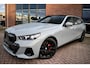 BMW 5-Serie Touring 520i M-Sport Pano Trekh 21inch Brooklyngrau ACC 360 H/K HUD Stoelventilatie