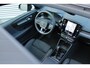 Volvo EX40 Single Motor Extended Range Ultra Black Ed. 82 kWh | Panoramisch schuif-/kanteldak | Harman/Kardon Audiosysteem | Elektrisch bedienbare voorstoelen | Adaptive Cruise Control | Pilot Assist | "Fish-Eye" 360 Graden Camera | Nubuck Bekleding | 20" Lichtmetalen Velgen | Warmtepomp