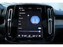 Volvo EX40 Single Motor Extended Range Ultra Black Ed. 82 kWh | Panoramisch schuif-/kanteldak | Harman/Kardon Audiosysteem | Elektrisch bedienbare voorstoelen | Adaptive Cruise Control | Pilot Assist | "Fish-Eye" 360 Graden Camera | Nubuck Bekleding | 20" Lichtmetalen Velgen | Warmtepomp