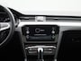Volkswagen Passat Variant 1.4 TSI PHEV GTE Business 218 PK | Volledig Dealer Onderhouden| Automaat | Plug-In | Panorama schuifdak | Trekhaak | Head-Up Display | Keyless | Stoelverwarming | Navigatie | Achteruitrijcamera |