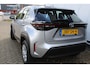 Toyota Yaris Cross 1.5 Hybrid Automaat Apple carplay/ android auto l All weather banden | Armsteun | Elektrisch inklapbare buitenspiegels | Climate control | Achteruitrijcamera | Verwarmbare spiegel VDL auto