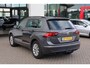 Volkswagen Tiguan 1.4 TSI Comfortline 125PK / 92kW, Navigatie, trekhaak, 3-zone climatronic, parkeersensoren voor en achter (PDC), cruise control, lichtmetalen velgen, Lane Assist, LED koplampen, draadloze telefoonlader, multifunctioneel lederen stuurwiel, Bluetooth telefoonvoorbereiding, 17" 'Tulsa' LMV etc.