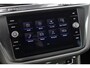 Volkswagen Tiguan 1.4 TSI Comfortline 125PK / 92kW, Navigatie, trekhaak, 3-zone climatronic, parkeersensoren voor en achter (PDC), cruise control, lichtmetalen velgen, Lane Assist, LED koplampen, draadloze telefoonlader, multifunctioneel lederen stuurwiel, Bluetooth telefoonvoorbereiding, 17" 'Tulsa' LMV etc.
