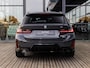 BMW 3-Serie Touring M340i xDrive | DRAVITGRAU | PANORAMA/SCHUIF-KANTELDAK | HARMAN KARDON | 19 INCH | STOELMEMORY | COMFORT PAKKET | TREKHAAK | DRIVING ASSISTANT PROF | INNOVATIE PAKKET | ADAPTIVE LED |