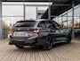 BMW 3-Serie Touring M340i xDrive | DRAVITGRAU | PANORAMA/SCHUIF-KANTELDAK | HARMAN KARDON | 19 INCH | STOELMEMORY | COMFORT PAKKET | TREKHAAK | DRIVING ASSISTANT PROF | INNOVATIE PAKKET | ADAPTIVE LED |