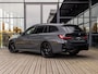 BMW 3-Serie Touring M340i xDrive | DRAVITGRAU | PANORAMA/SCHUIF-KANTELDAK | HARMAN KARDON | 19 INCH | STOELMEMORY | COMFORT PAKKET | TREKHAAK | DRIVING ASSISTANT PROF | INNOVATIE PAKKET | ADAPTIVE LED |