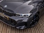 BMW 3-Serie Touring M340i xDrive | DRAVITGRAU | PANORAMA/SCHUIF-KANTELDAK | HARMAN KARDON | 19 INCH | STOELMEMORY | COMFORT PAKKET | TREKHAAK | DRIVING ASSISTANT PROF | INNOVATIE PAKKET | ADAPTIVE LED |
