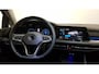 Volkswagen Golf 1.5 eTSI 150pk DSG Style | Navigatie | Climate Control | Camera | Parkeer sensoren | 18" LMV| Led | Keyless entry | Stoelverwarming