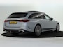 Mercedes-Benz E-klasse Estate 300 e Plug-In Hybride AMG Nightpakket | Panoramadak | MBUX Superscreen | Trekhaak | Distronic | Burmester® Sound | Stoelverwarming voor en achter | Inclusief 24 maanden Mercedes-Benz Certified garantie voor Europa.
