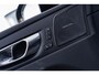 Volvo XC60 2.0 T6 Plug-in hybrid AWD Ultra Dark | Trekhaak | Harman Kardon Audio | Schuif- / Kanteldak | Stoel- / Stuurverwarming Voor + Achter | 360 Camera | Adaptive Cruise | Long Range | Google | Carplay | Dodehoekdetectie