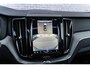 Volvo XC60 2.0 T6 Plug-in hybrid AWD Ultra Dark | Trekhaak | Harman Kardon Audio | Schuif- / Kanteldak | Stoel- / Stuurverwarming Voor + Achter | 360 Camera | Adaptive Cruise | Long Range | Google | Carplay | Dodehoekdetectie