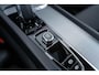 Volvo XC60 2.0 T6 Plug-in hybrid AWD Ultra Dark | Trekhaak | Harman Kardon Audio | Schuif- / Kanteldak | Stoel- / Stuurverwarming Voor + Achter | 360 Camera | Adaptive Cruise | Long Range | Google | Carplay | Dodehoekdetectie