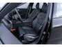 Volvo XC60 2.0 T6 Plug-in hybrid AWD Ultra Dark | Trekhaak | Harman Kardon Audio | Schuif- / Kanteldak | Stoel- / Stuurverwarming Voor + Achter | 360 Camera | Adaptive Cruise | Long Range | Google | Carplay | Dodehoekdetectie