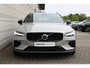 Volvo V60 T6 Automaat Plug-in hybrid AWD Plus Dark Trekhaak | Visual Park Assist | Harman Kardon | Voorruitverwarming | Elektrisch verstelbare voorstoelen met geheugen | Apple Carplay | Android Auto | Google Maps | Google Assistant | Blis | 18 Inch | Keyless