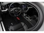 Volvo V60 2.0 T6 Plug-in hybrid AWD Plus Dark Trekhaak | Visual Park Assist | Harman Kardon | Voorruitverwarming | Elektrisch verstelbare voorstoelen met geheugen | Apple Carplay | Android Auto | Google Maps | Google Assistant | Blis | 18 Inch | Keyless