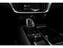 Volvo V60 2.0 T6 Plug-in hybrid AWD Plus Dark Trekhaak | Visual Park Assist | Harman Kardon | Voorruitverwarming | Elektrisch verstelbare voorstoelen met geheugen | Apple Carplay | Android Auto | Google Maps | Google Assistant | Blis | 18 Inch | Keyless
