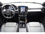 Volvo XC40 B4 211PK Automaat Plus Dark / Navigatie / Adaptive Cruise / Harman Kardon / Stuur & Stoelverwarming / Elektrische achterklep / Achteruitrijcamera / Trekhaak / Elektrische stoelverst. met geheugen