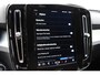Volvo XC40 B4 211PK Automaat Plus Dark / Navigatie / Adaptive Cruise / Harman Kardon / Stuur & Stoelverwarming / Elektrische achterklep / Achteruitrijcamera / Trekhaak / Elektrische stoelverst. met geheugen