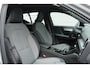 Volvo XC40 B4 Automaat Plus Dark | Lichtmetalen Velgen 18" | Trekhaak Elektrisch Uitklapbaar | Verwarmde Voorruit | Electronic Climate Controle | Voorstoelen + Stuurwiel Verwarmd | Dakrails | Keyless Entry + Keyless Start | LED Koplampen | Navigatiesysteem Full Map | Park Assist Voor |