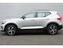 Volvo XC40 B4 Automaat Plus Dark | Lichtmetalen Velgen 18" | Trekhaak Elektrisch Uitklapbaar | Verwarmde Voorruit | Electronic Climate Controle | Voorstoelen + Stuurwiel Verwarmd | Dakrails | Keyless Entry + Keyless Start | LED Koplampen | Navigatiesysteem Full Map | Park Assist Voor |