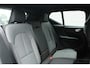 Volvo XC40 B4 Automaat Plus Dark | Lichtmetalen Velgen 18" | Trekhaak Elektrisch Uitklapbaar | Verwarmde Voorruit | Electronic Climate Controle | Voorstoelen + Stuurwiel Verwarmd | Dakrails | Keyless Entry + Keyless Start | LED Koplampen | Navigatiesysteem Full Map | Park Assist Voor |