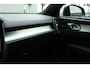 Volvo XC40 B4 Automaat Plus Dark | Lichtmetalen Velgen 18" | Trekhaak Elektrisch Uitklapbaar | Verwarmde Voorruit | Electronic Climate Controle | Voorstoelen + Stuurwiel Verwarmd | Dakrails | Keyless Entry + Keyless Start | LED Koplampen | Navigatiesysteem Full Map | Park Assist Voor |