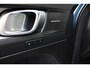 Volvo XC40 B4 Plus Dark | Trekhaak | Pilot Assist | Camera achter | Harman Kardon | Voorruitverwarming | Keyless | Blis | Elektrisch verstelbare stoelen | Draadloos opladen telefoon | Stoelverwarming | Noodreservewiel | 18 Inch