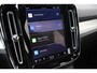 Volvo XC40 B4 Plus Dark | Trekhaak | Pilot Assist | Camera achter | Harman Kardon | Voorruitverwarming | Keyless | Blis | Elektrisch verstelbare stoelen | Draadloos opladen telefoon | Stoelverwarming | Noodreservewiel | 18 Inch
