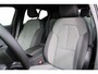Volvo XC40 B4 Plus Dark | Trekhaak | Pilot Assist | Camera achter | Harman Kardon | Voorruitverwarming | Keyless | Blis | Elektrisch verstelbare stoelen | Draadloos opladen telefoon | Stoelverwarming | Noodreservewiel | 18 Inch