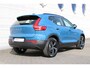 Volvo XC40 B4 Plus Dark | Trekhaak | Pilot Assist | Camera achter | Harman Kardon | Voorruitverwarming | Keyless | Blis | Elektrisch verstelbare stoelen | Draadloos opladen telefoon | Stoelverwarming | Noodreservewiel | 18 Inch