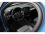 Volvo XC40 B4 Plus Dark | Trekhaak | Pilot Assist | Camera achter | Harman Kardon | Voorruitverwarming | Keyless | Blis | Elektrisch verstelbare stoelen | Draadloos opladen telefoon | Stoelverwarming | Noodreservewiel | 18 Inch
