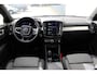 Volvo XC40 B4 Plus Dark | Trekhaak | Pilot Assist | Camera achter | Harman Kardon | Voorruitverwarming | Keyless | Blis | Elektrisch verstelbare stoelen | Draadloos opladen telefoon | Stoelverwarming | Noodreservewiel | 18 Inch