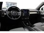 Volvo XC40 B4 Plus Dark | Trekhaak | Pilot Assist | Camera achter | Harman Kardon | Voorruitverwarming | Keyless | Blis | Elektrisch verstelbare stoelen | Draadloos opladen telefoon | Stoelverwarming | Noodreservewiel | 18 Inch