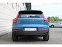 Volvo XC40 B4 Plus Dark | Trekhaak | Pilot Assist | Camera achter | Harman Kardon | Voorruitverwarming | Keyless | Blis | Elektrisch verstelbare stoelen | Draadloos opladen telefoon | Stoelverwarming | Noodreservewiel | 18 Inch